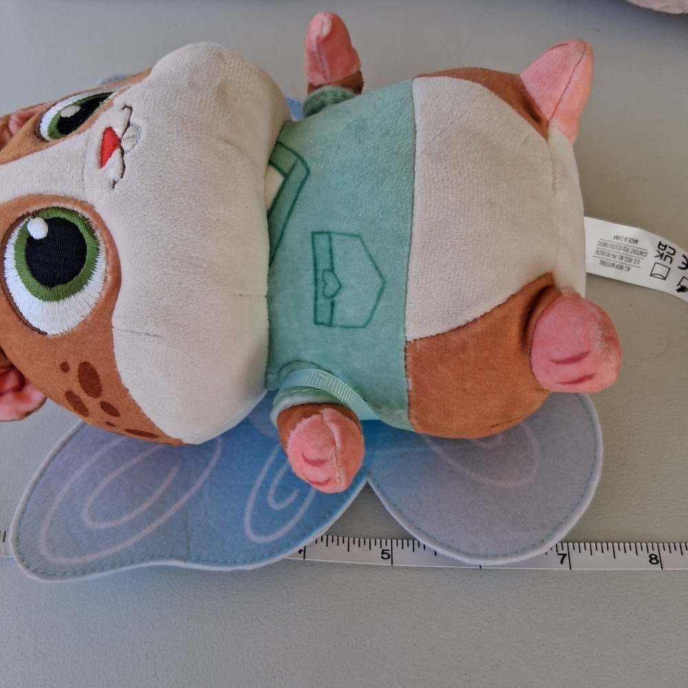 Spin Master Vida The Vet Pip 7" Plush Toy & 1.5" Mini Action Figure Set - Picture 3 of 11
